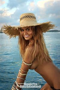 Chrissy Teigen Pictures