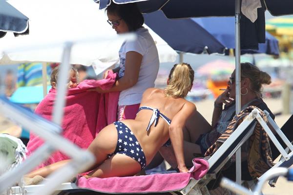 Ilary Blasi in a bikini - ass