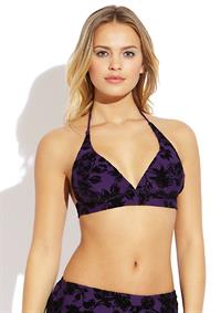 Elisandra Tomacheski in a bikini