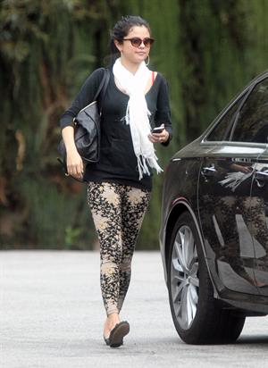 Selena Gomez going out to lunch in Studio City on April 25, 2012