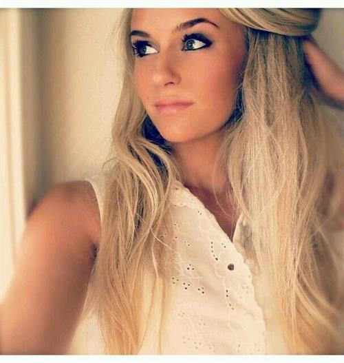 Anna Nyström taking a selfie