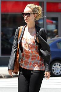 Olivia Wilde out in the west village 19 05 12 