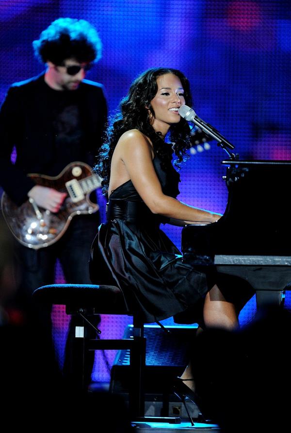 Alicia Keys performing at the World Music Awards 