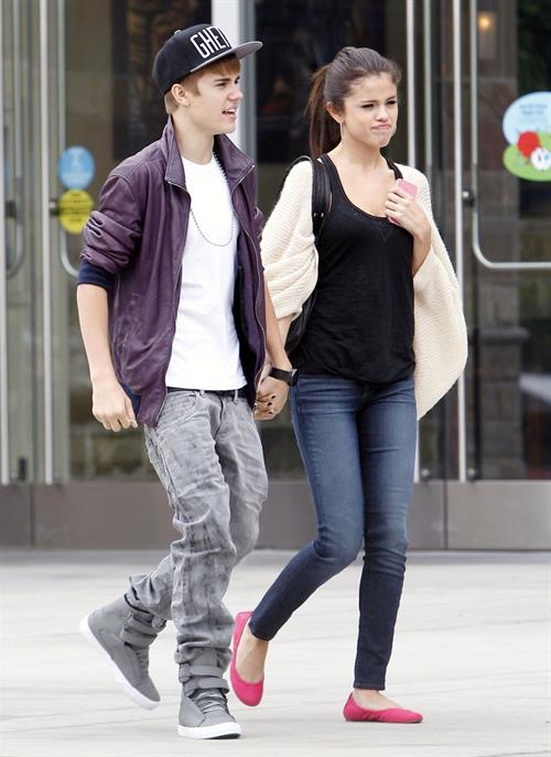 Selena Gomez Pictures Selena Gomez and Justin Bieber in Los Angeles on September 16, 2011