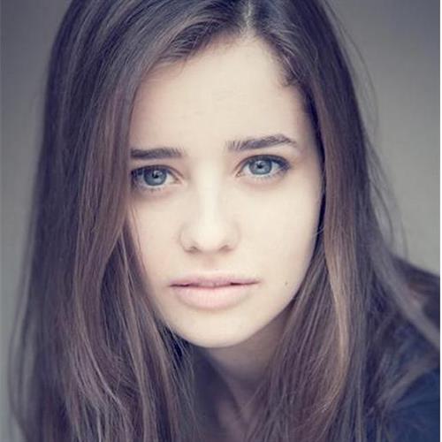 Holly Earl