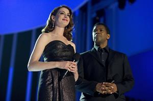 Anne Hathaway hosts the Nobel Peace Prize concert in Oslo on December 11, 2010