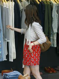 Anne Hathaway shopping in Los Angeles on March 13, 2010