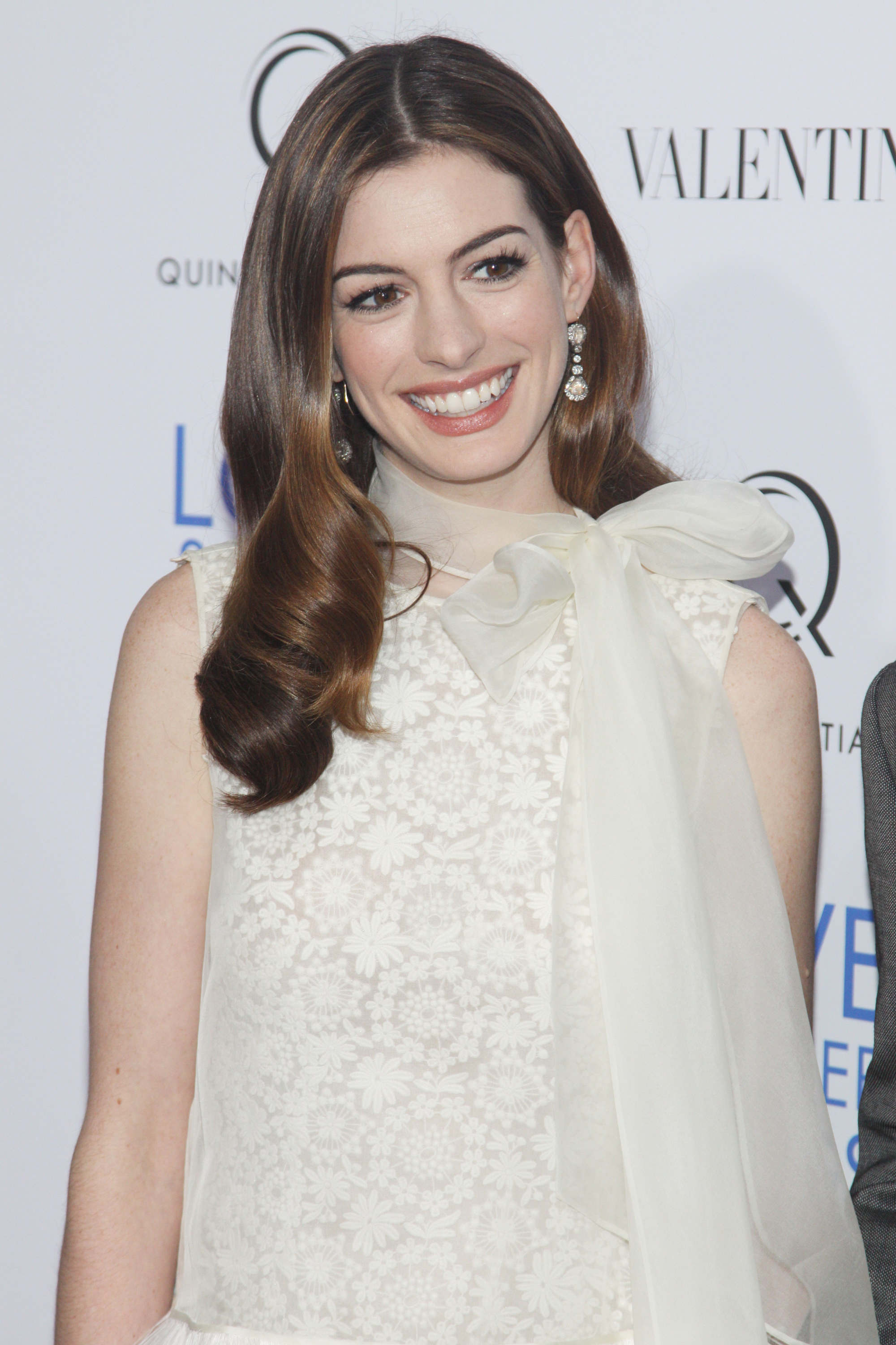 Anne Hathaway Love & Other Drugs screening at the DGA Theater in New York City on November 16, 2010