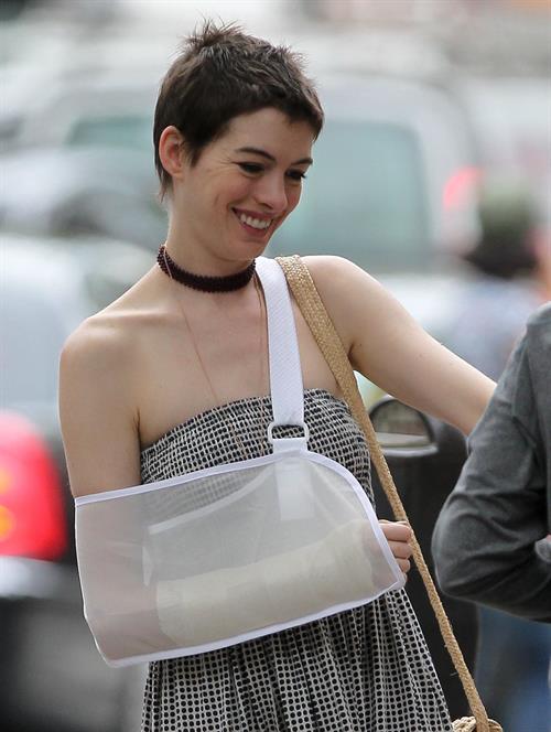 Anne Hathaway out for lunch in Brooklyn New York City on May 30, 2012