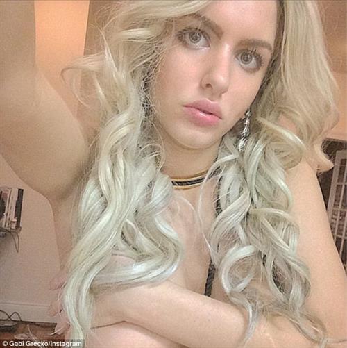 Gabi Grecko taking a selfie
