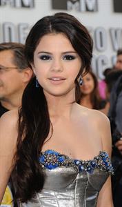 Selena Gomez attends the 2010 MTV Video Music Awards on September 12, 2010