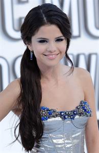 Selena Gomez attends the 2010 MTV Video Music Awards on September 12, 2010