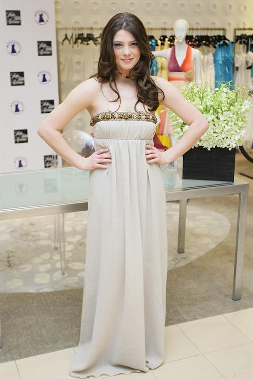 Ashley Greene donatemydress.org prom dress drive 