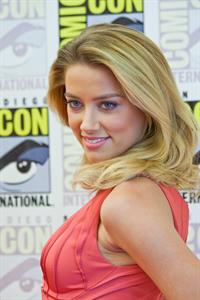Amber Heard drive angry 3d press room on day 2 of comic con 23 07 10 