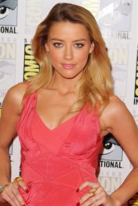 Amber Heard drive angry 3d press room on day 2 of comic con 23 07 10 
