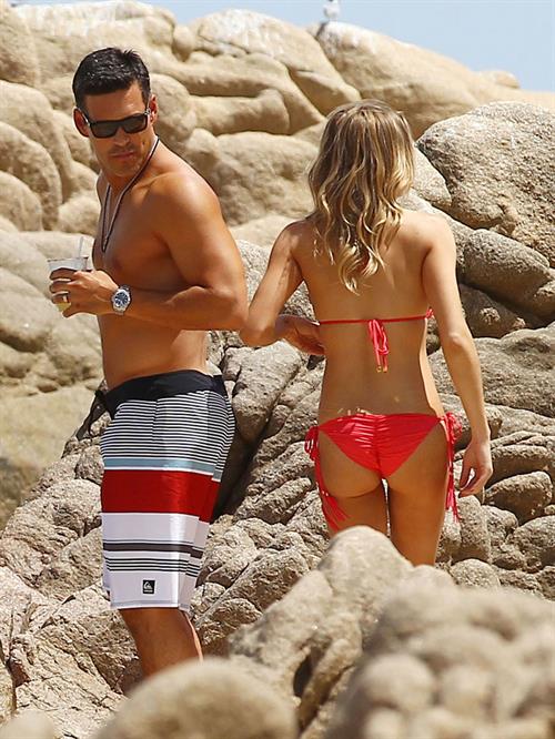 LeAnn Rimes in a bikini - ass