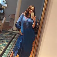 Eliza Dushku taking a selfie