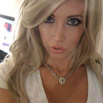 Samantha Saint taking a selfie