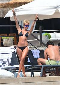 Bade Iscil in a bikini