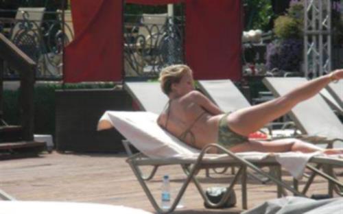 Bade Iscil in a bikini