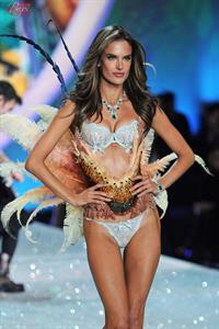 Alessandra Ambrosio Lingerie Pictures Alessandra Ambrosio in lingerie