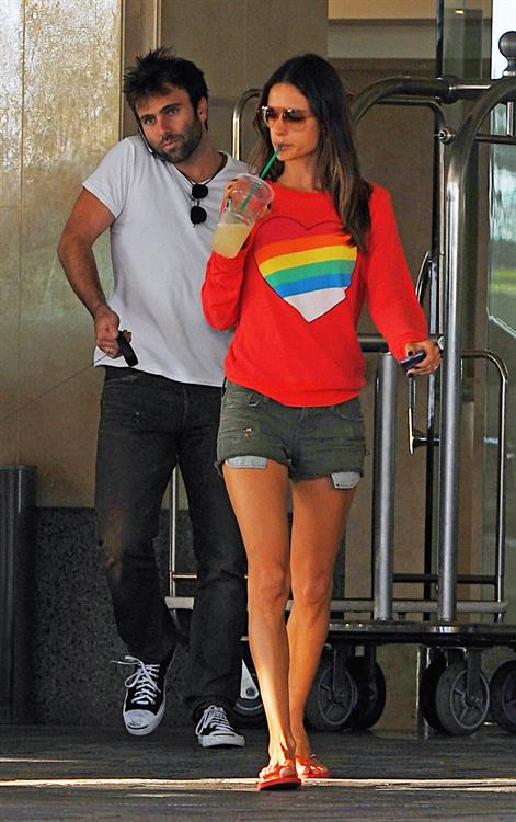 Alessandra Ambrosio in Santa Monica 29.09.11