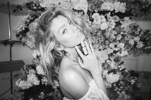 Stella Maxwell