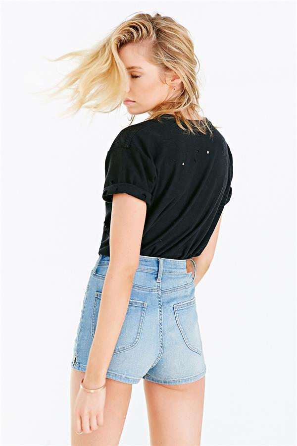 Stella Maxwell - ass