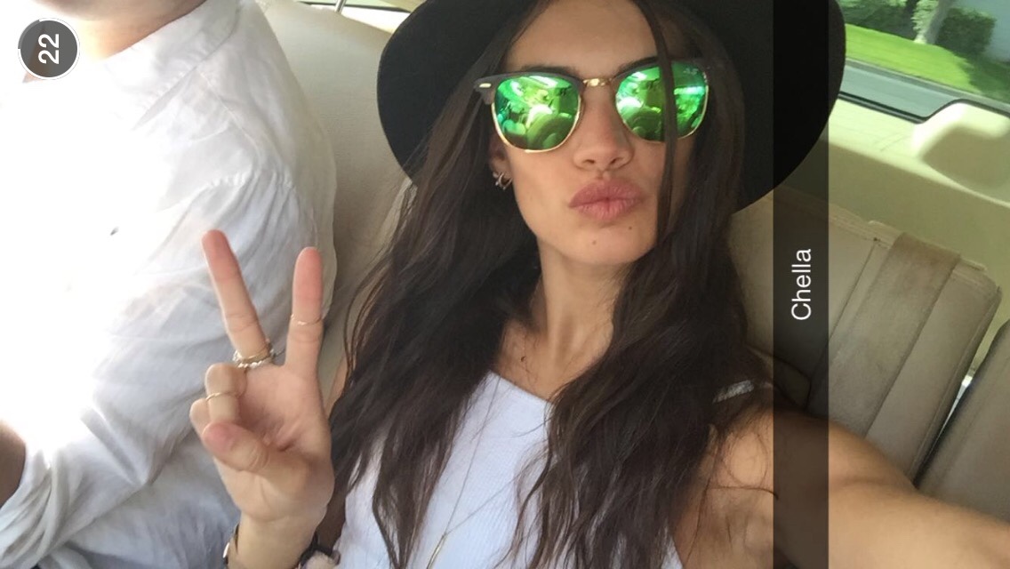 Sara Sampaio taking a selfie