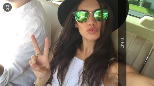 Sara Sampaio taking a selfie