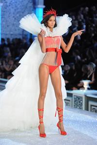 Lais Ribeiro in lingerie