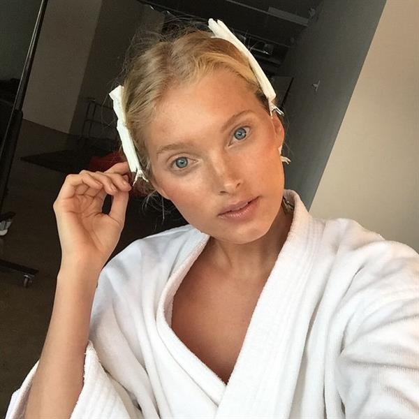 Elsa Hosk taking a selfie