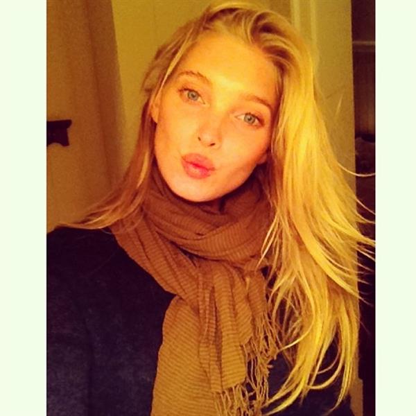 Elsa Hosk taking a selfie