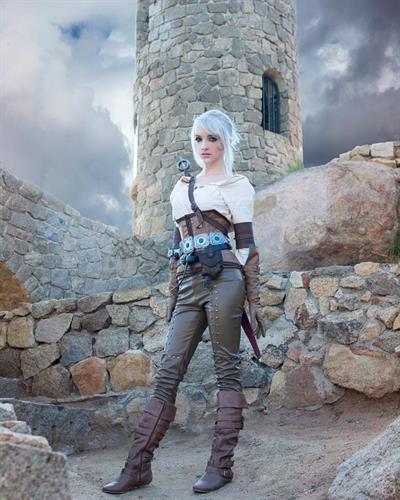 Lyz Brickley- Ciri Cosplay