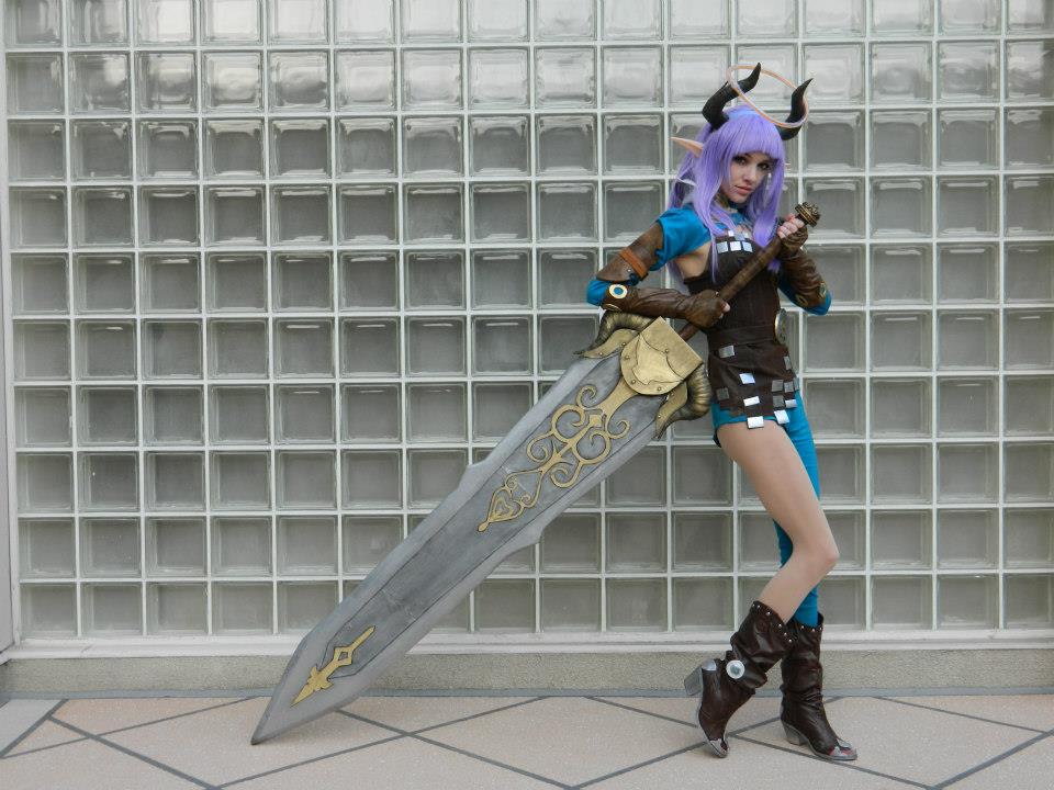 Lyz Brickley - Castanic Slayer Cosplay