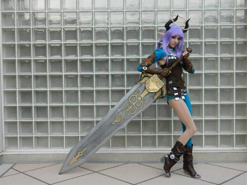 Lyz Brickley - Castanic Slayer Cosplay