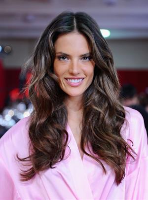 Alessandra Ambrosio backstage Victoria's Secret Fashion Show 2010 