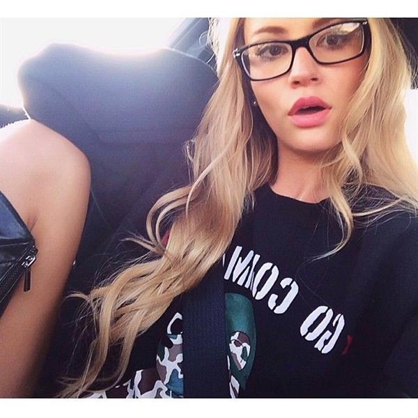 Bryana Holly taking a selfie