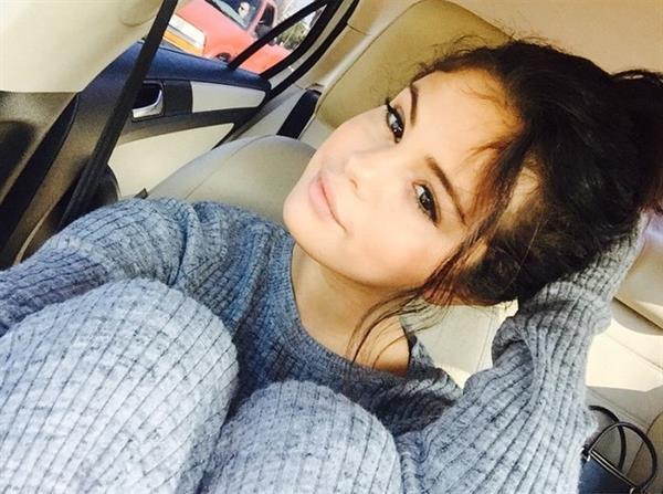 Selena Gomez taking a selfie