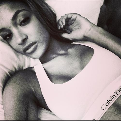 Jourdan Dunn taking a selfie