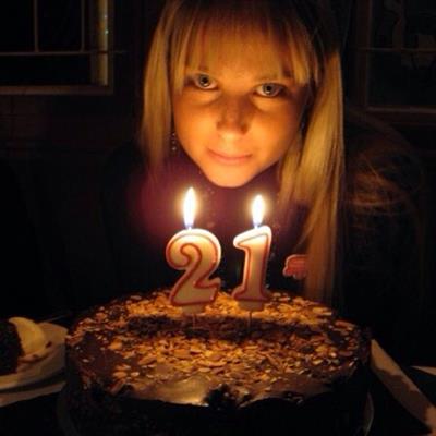 Genevieve Morton taking a selfie