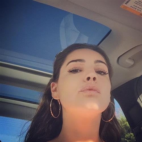 Kelly Brook taking a selfie