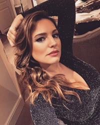 Kelly Brook taking a selfie