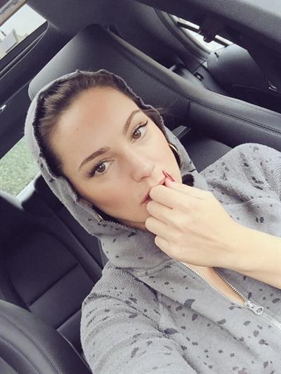 Kelly Brook taking a selfie