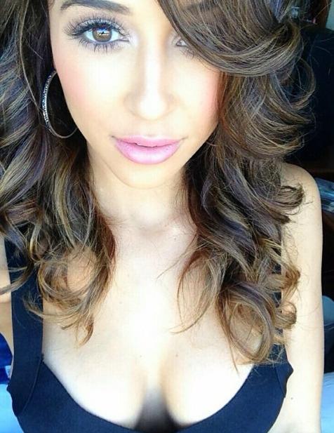 Tianna Gregory taking a selfie