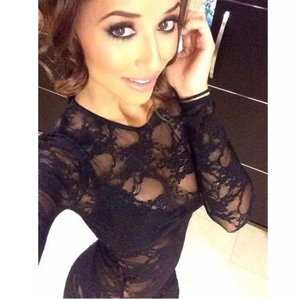 Tianna Gregory taking a selfie