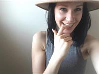 Lyv Alekzandra taking a selfie