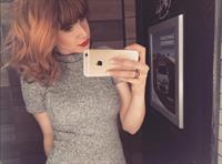 Lyv Alekzandra taking a selfie