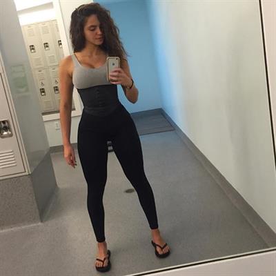 Caroline Sunshineee taking a selfie