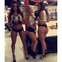 Caroline Sunshineee taking a selfie